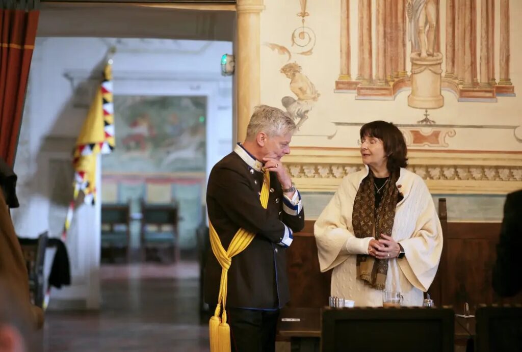 Mag. Peter Philipp Kramberger im Gespräch mit I.D. Fürstin Christiane Hohenberg auf Schloß Brandeis. Foto: Alena Chlumská